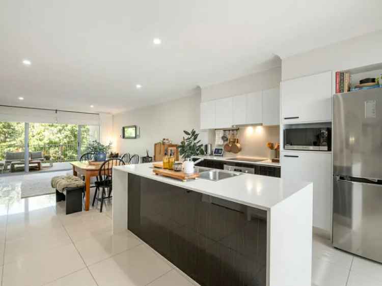 Spacious 2 Bed 2 Bath Apartment Near Cannon Hill Anglican College