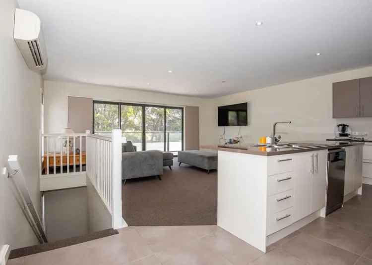 Modern Coastal Living 3-Bedroom Townhouse Near Whyalla Foreshore