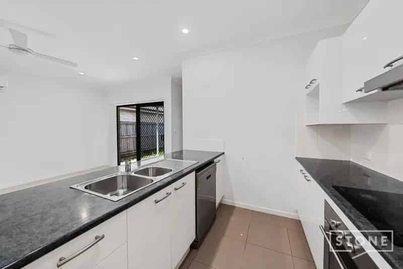 Real Estate For Lease - 2/30 Haig Road - Loganlea , QLD
