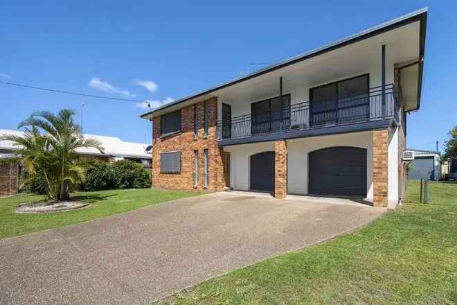 Spacious Family Home Freshly Painted New Flooring Modern Kitchen