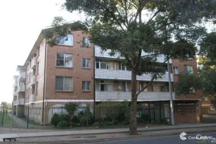 Rent Apartment in Sydney with Two Bedrooms and Bright Atmosphere