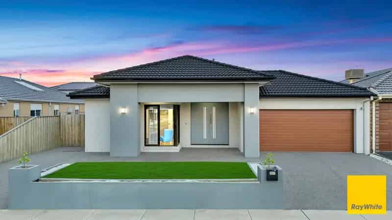 Park-Facing Home in the Sought-After Community of Tarneit !