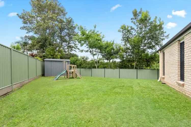 Welcome to Mudgeeraba! Beautiful modern family home waitting for you.