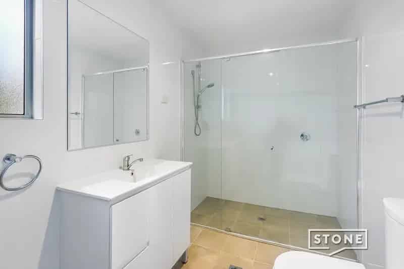 Real Estate For Lease - 10a Cumming Crescent - Quakers Hill , NSW