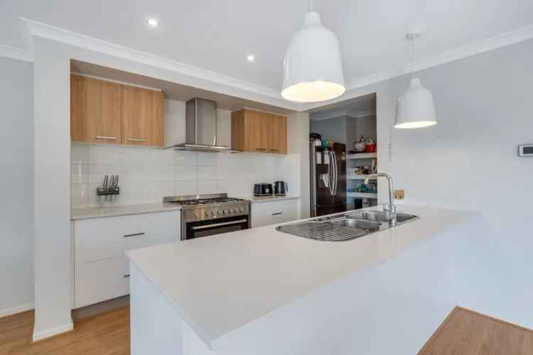 Light-Filled Living in a Premium Location