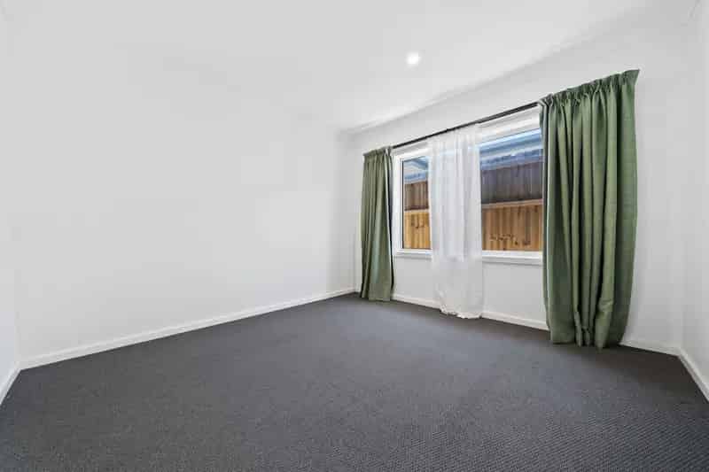 NEAR NEW SPACIOUS FAMILY HOME WITH SOLAR