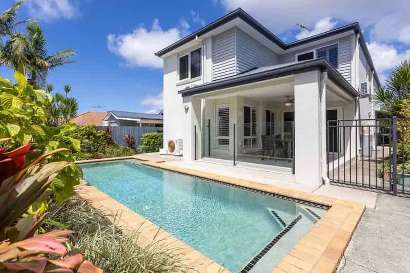 EXECUTIVE FAMILY HOME WITH INGROUND LAP POOL!