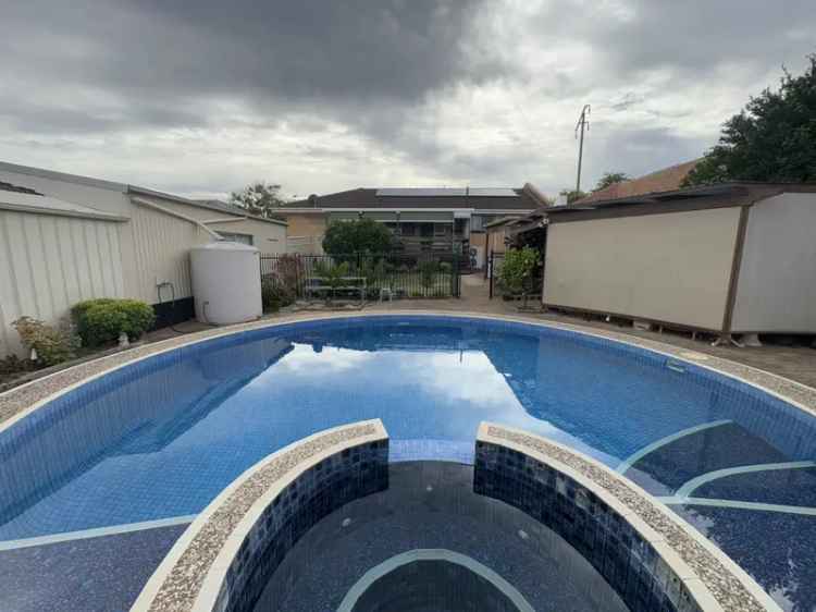 Family Home with Pool and Garden - Furnished Option Available