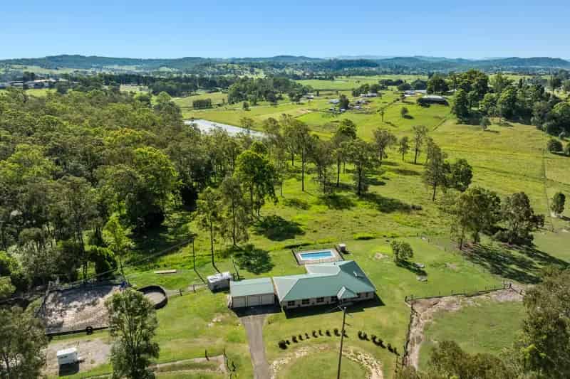Ultimate 7-Acre Lifestyle Retreat - 5-Bedroom family home