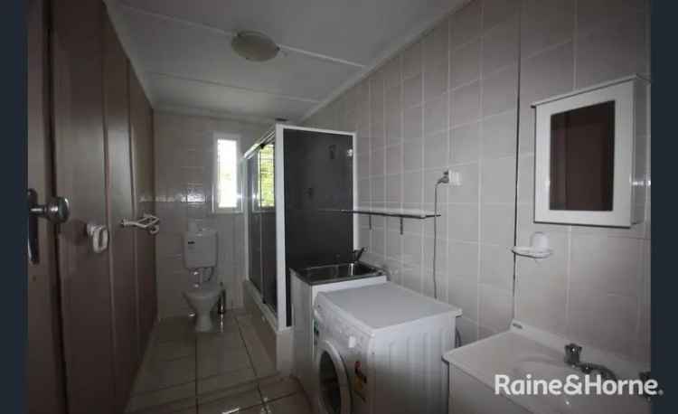 2 Bedroom 1 Bathroom Unit North Mackay