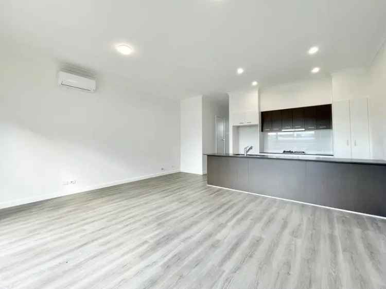 Modern 3-Bedroom Townhome in Popular Oran Suburb