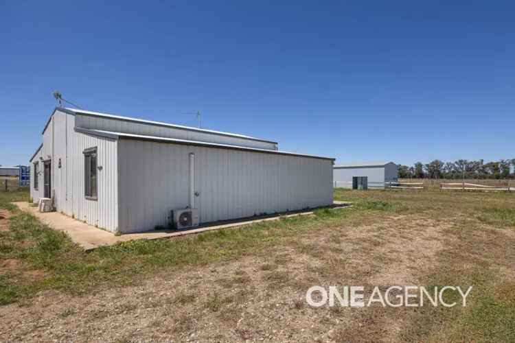 Country Home with Stables and Arena on 10.5ha