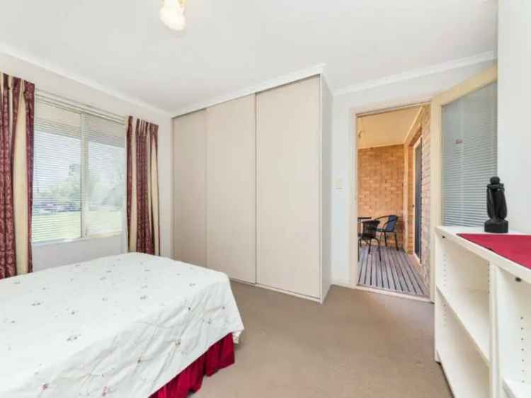 Rent Charming Townhouse in Oakden with Balcony and Park Views