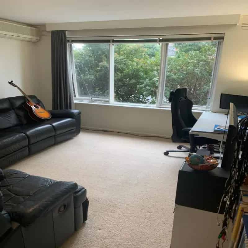 Rent 1 Room Apartment in Melbourne with Spacious Rooms and Great Amenities
