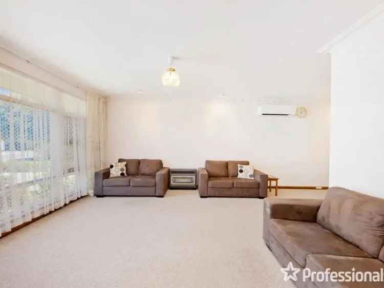 Dianella Family Home 3 Bed 2 Bath Jarrah Floors Double Carport