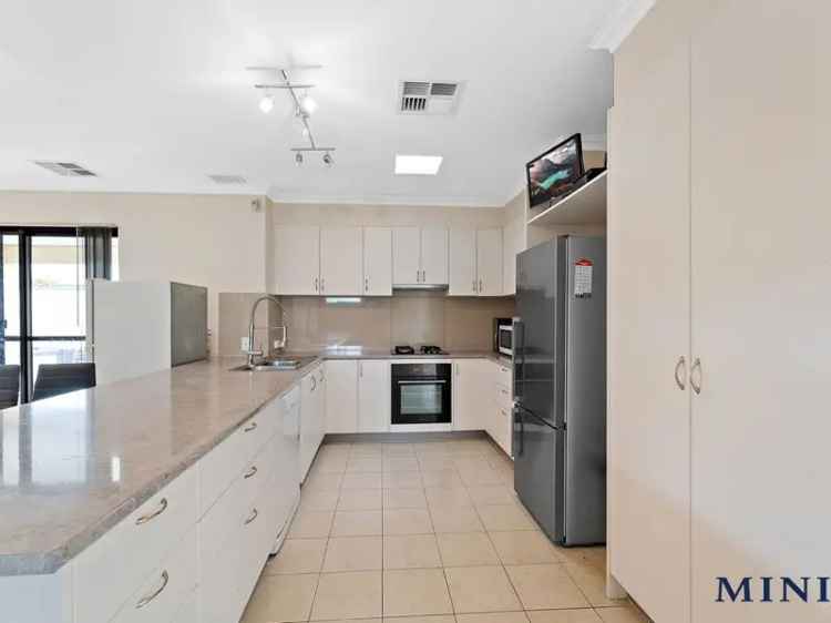 Stunning 4 Bed 2 Bath Home in East Cannington