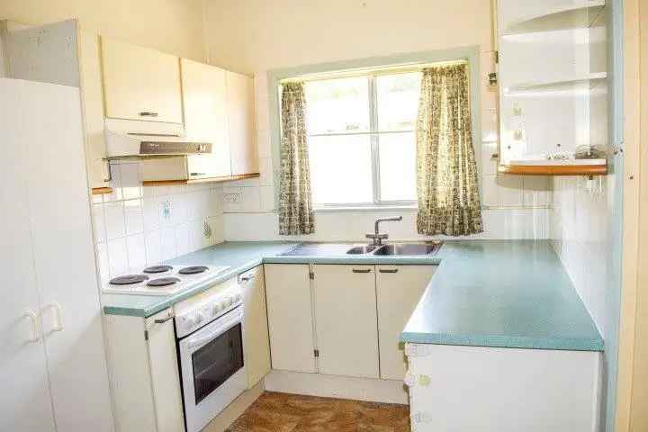 Rent 4 Bedroom Family Home in Quiet Location with Low-Maintenance Yard