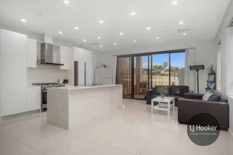 Spacious 4 Bed Duplex Near Merrylands Granville