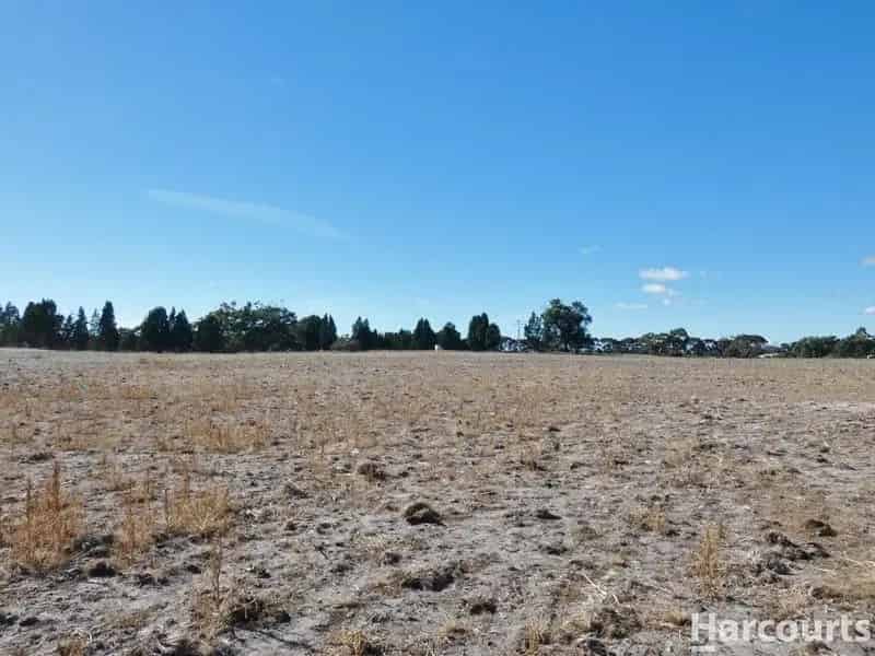 Buy Rural Living Land in Quantong with Scenic Views and Access