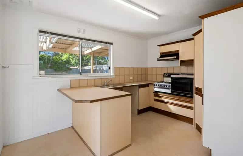 Buy house in Ferntree Gully with potential for redevelopment