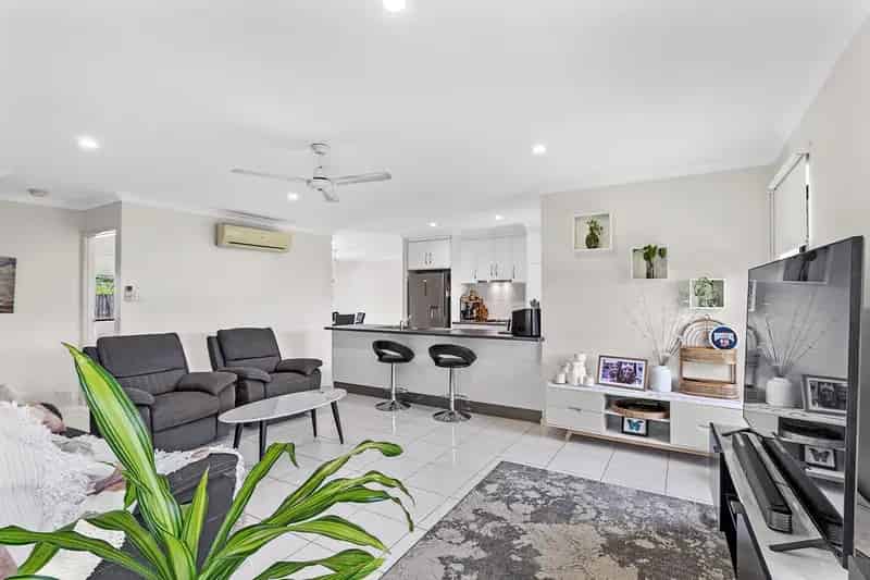 Four-Bedroom Family Home in Prime Cannonvale Location