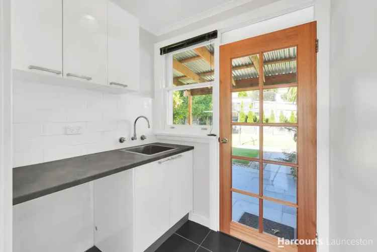 Renovated Home with Stunning Views Tamar River City