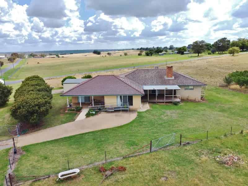 4-Bedroom Home with Granny Flat & Spacious Grounds