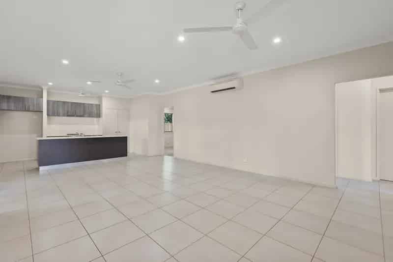 EXECUTIVE 3 BEDROOM TOWNHOUSE