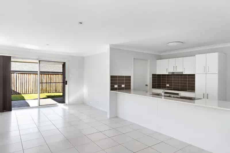 Real Estate For Lease - 18A Arrowgrass Street - Aberglasslyn , NSW