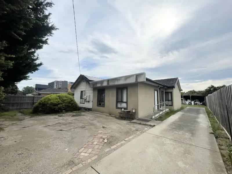 1 room house of 82 m² in Melbourne
