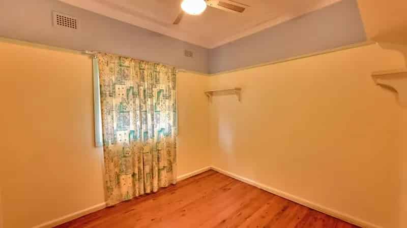 Lease Three Bedroom Home Ingleburn with Large Backyard
