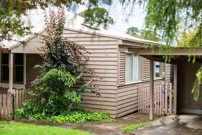 2 22 Bong Bong Road Mittagong NSW - 2 Bedroom Flat For Lease