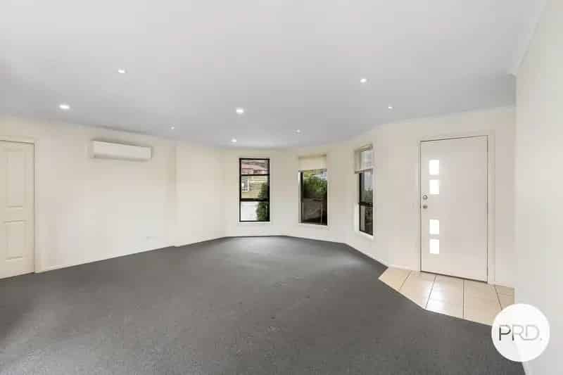 Beautifully Presented 3 Bedroom, 2 Bathroom Home