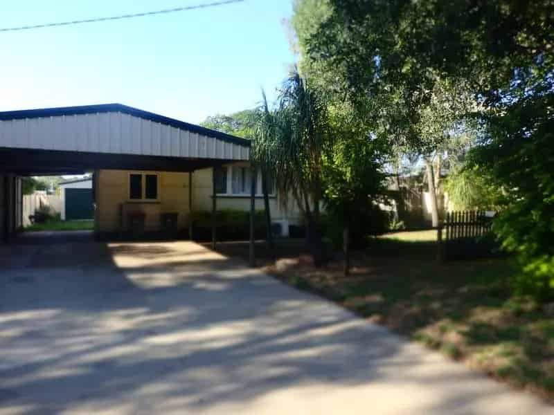 Large 4 bedroom home in quiet Street!