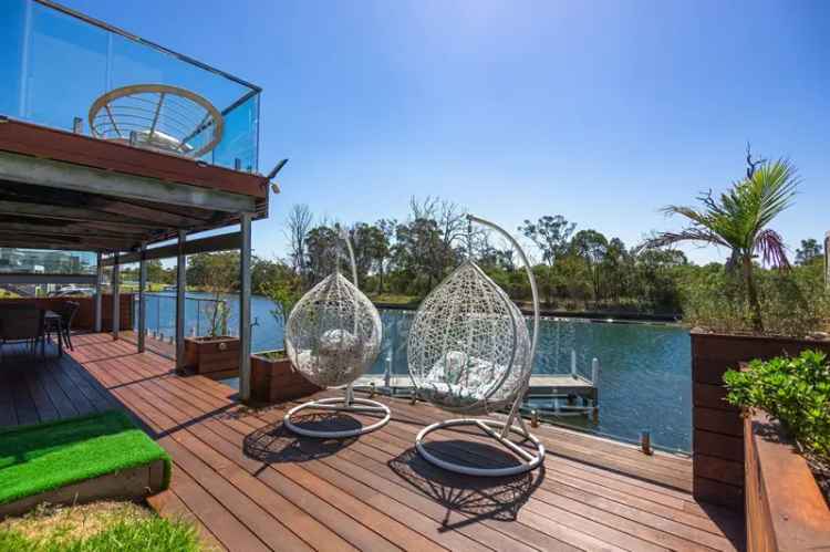 Rent waterfront house with private jetty in prestigious setting