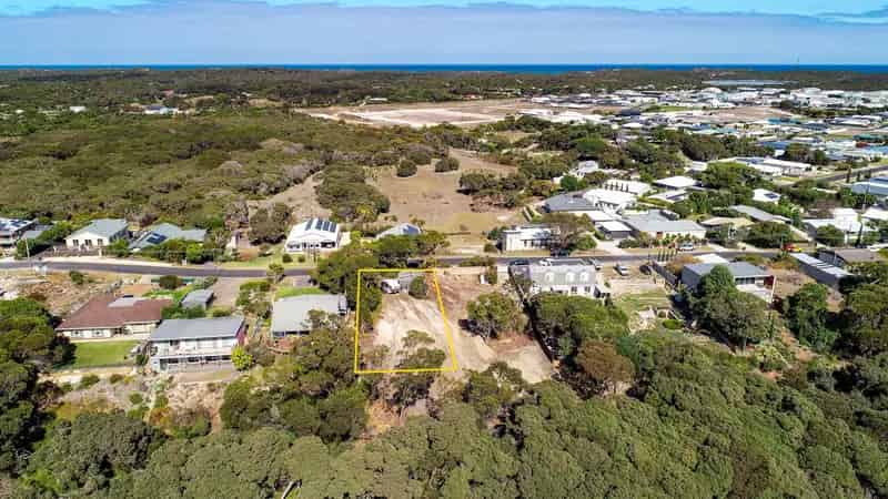 ABSOLUTE WATERFRONT- North facing. Water views. Lake Fellmongery!