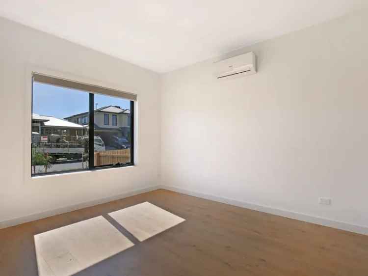 Buy House in Melbourne with 3 Rooms and Modern Features