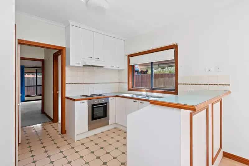 Alfredton Townhouse Full Of Warmth & Character