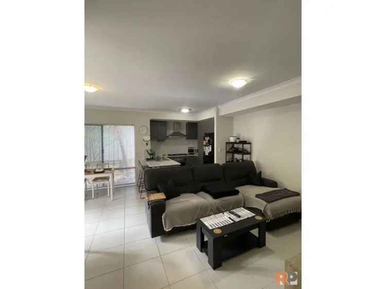 Modern 3x2 Home in Pearsall Near Wanneroo Shopping