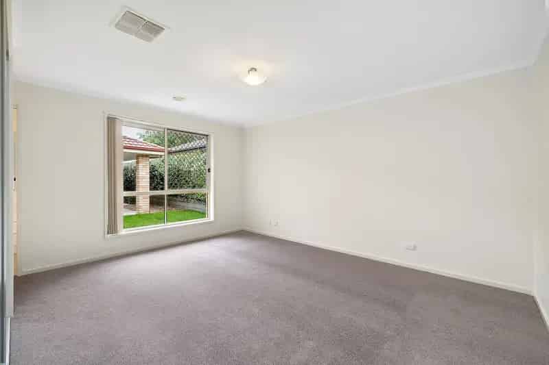 Lease Modern Home in Franklin with Spacious Backyard and Alfresco Area
