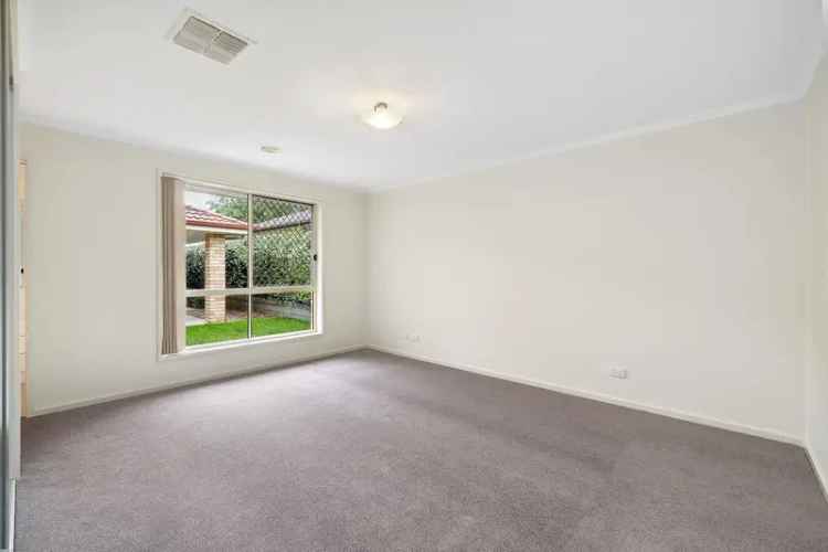 Real Estate For Lease - 33 Patrick White Circuit - Franklin , ACT