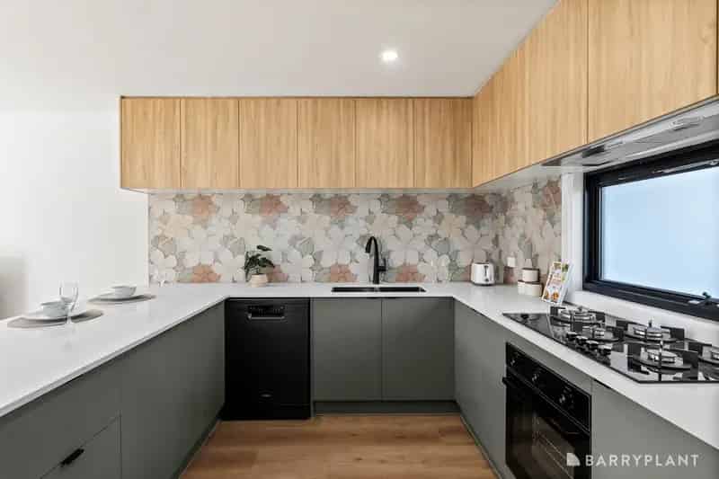 Private & Versatile Living in a Quiet Court Location