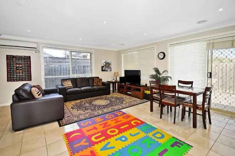 Modern 3-Bedroom Townhouse in Fawkner