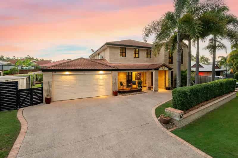 Stunning Family Oasis in Prime Parkinson Locale - Stretton College Catchment