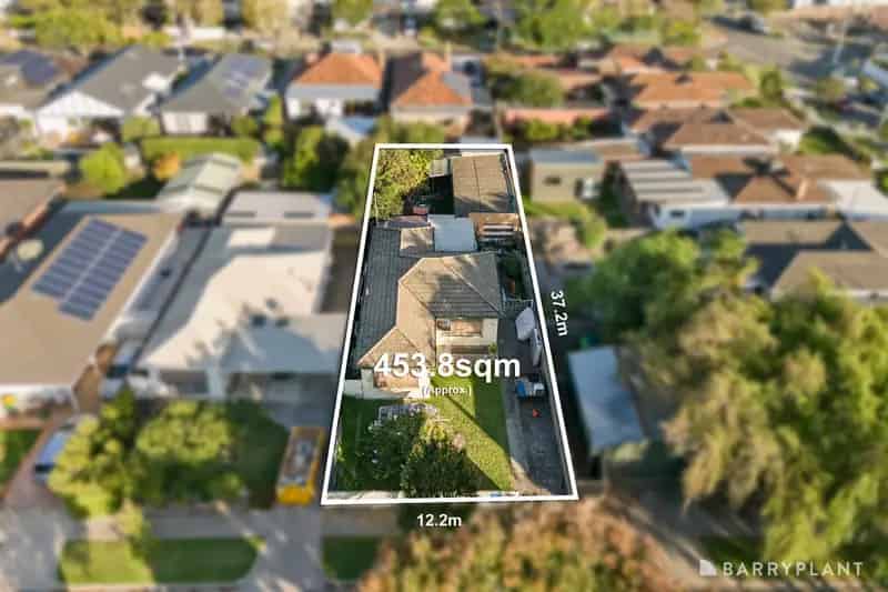 Location, Land, and Limitless Potential in a Family-Friendly Neighbourhood