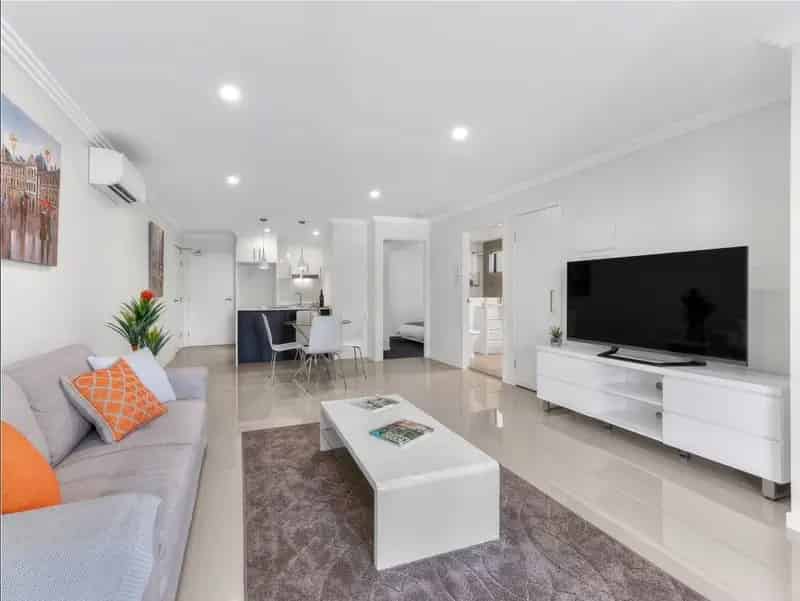 GREAT Location - Secure complex - Modern