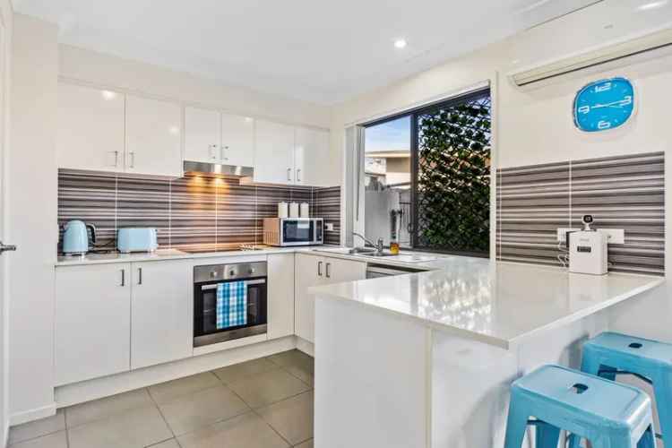 Vacant Modern Townhouse Near Deception Bay