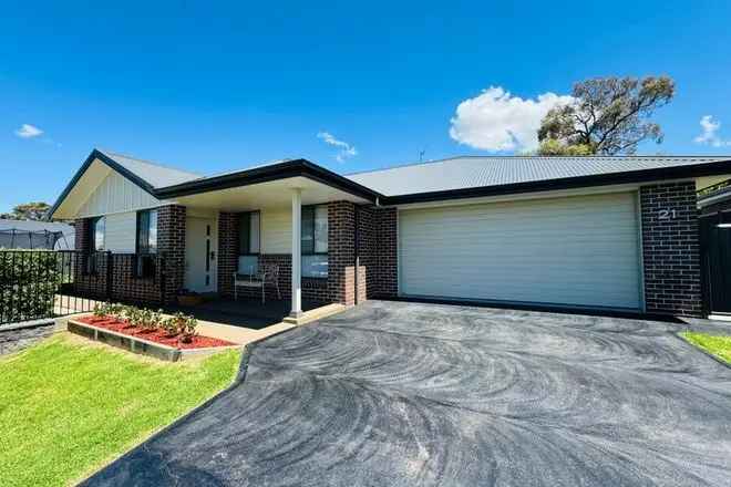 Modern Family Home in Armidale