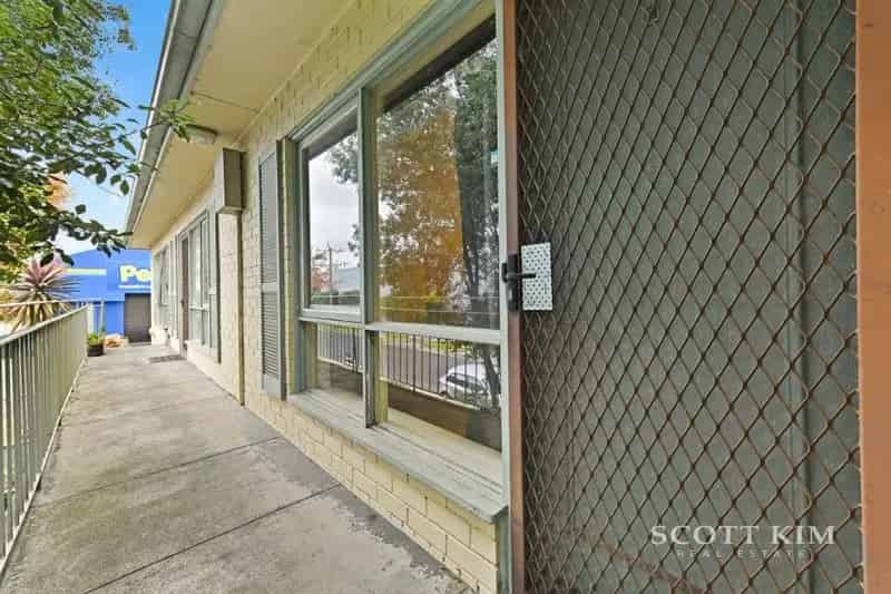 Solid Apartment + Own Laundry Room + Carpark in McKinnon Zone!