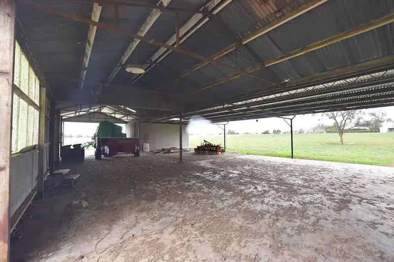 Buy rural property 26.5 acres withpivot and sheds in Australia